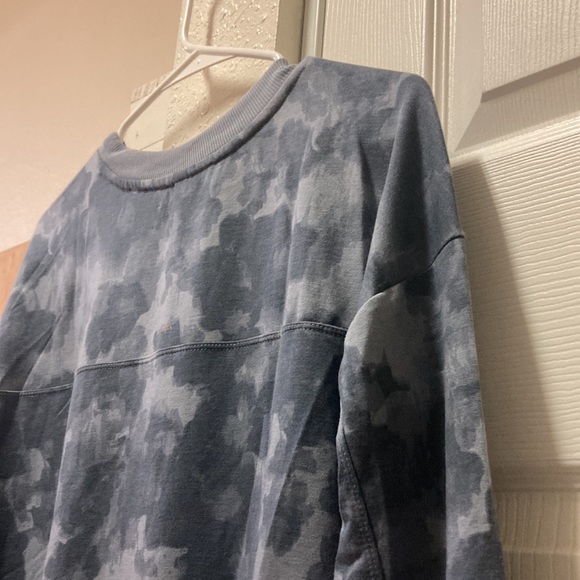 what ; gray camoflauge long sleeve for the winter or the gym anyone. ❤️🔥 - Picture 7 of 8